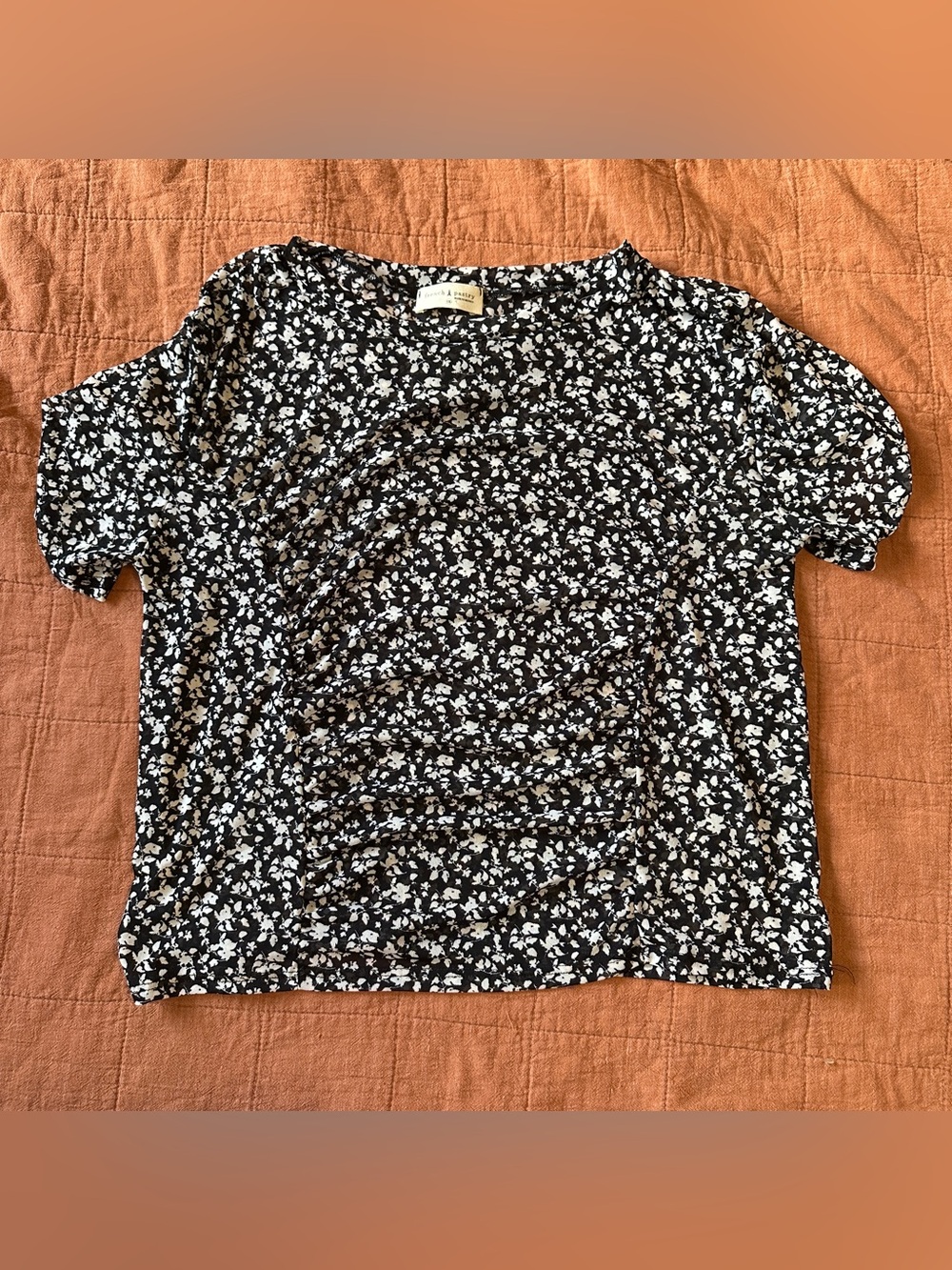 french pastry Black and White Floral Short-Sleeve Top